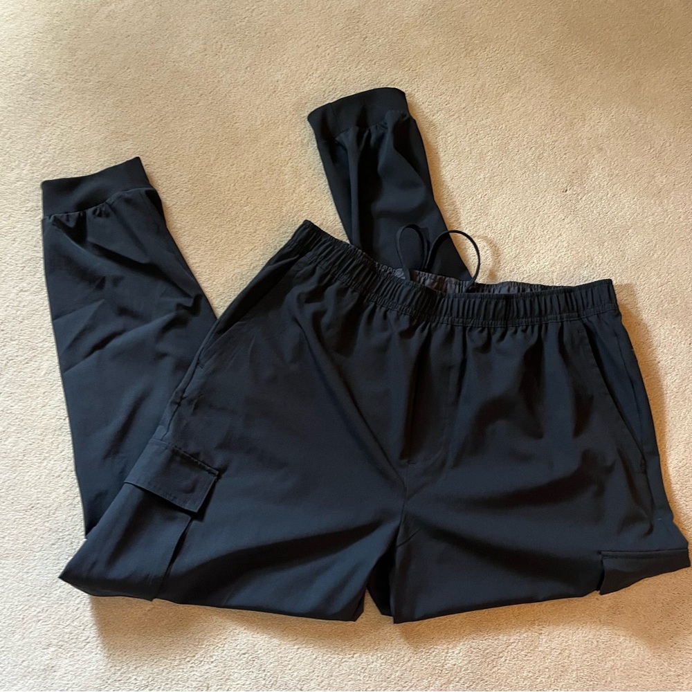 Unipro Men's Versatile Black Cargo Pants